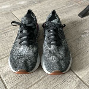 Men’s Nike Flyknit React size 9